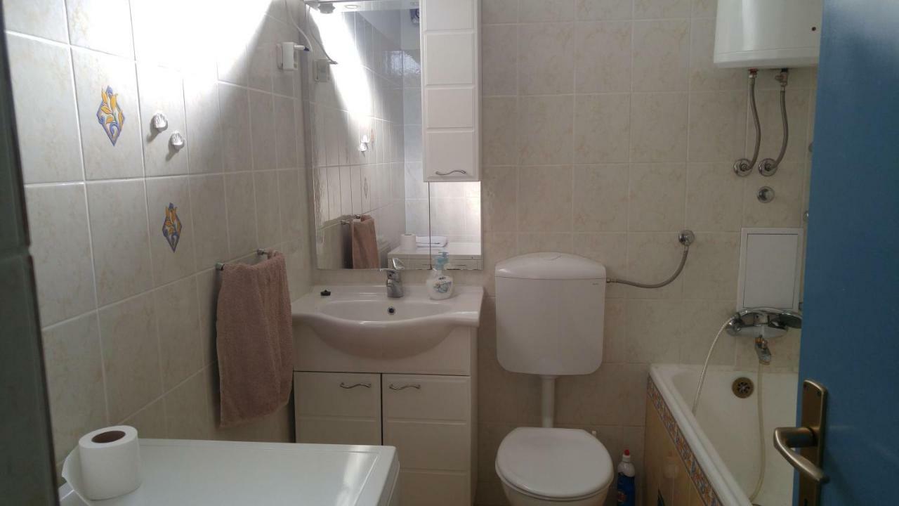 Two Bedroom Apartment Near Beach And Center Split Exterior photo