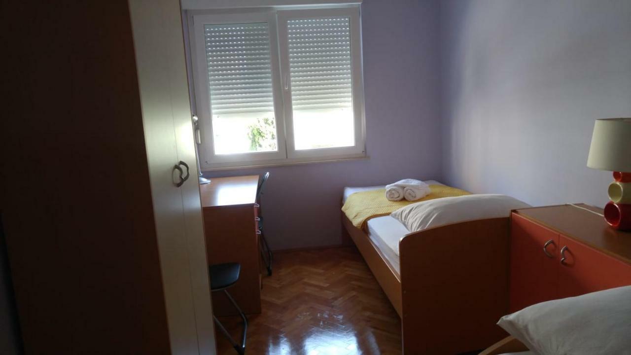 Two Bedroom Apartment Near Beach And Center Split Exterior photo